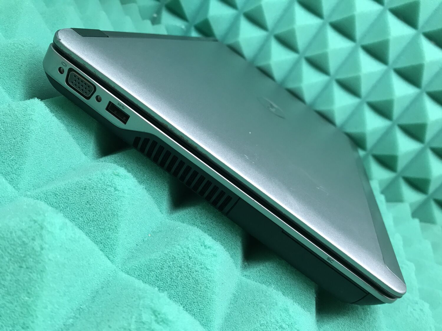 Ноутбук Б-клас Dell Latitude E6440 / 14" (1600x900) TN / Intel Core i5-4310M (2 (4) ядра по 2.7 - 3.4 GHz) / 4 GB DDR3 / 128 GB SSD / Intel HD Graphics 4600 / WebCam / DVD-RW / HDMI / Windows 10 ліцензія - Зображення 7