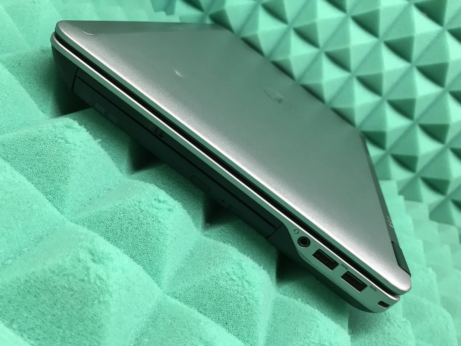 Ноутбук Б-клас Dell Latitude E6440 / 14" (1600x900) TN / Intel Core i5-4310M (2 (4) ядра по 2.7 - 3.4 GHz) / 4 GB DDR3 / 128 GB SSD / Intel HD Graphics 4600 / WebCam / DVD-RW / HDMI / Windows 10 ліцензія - Зображення 8