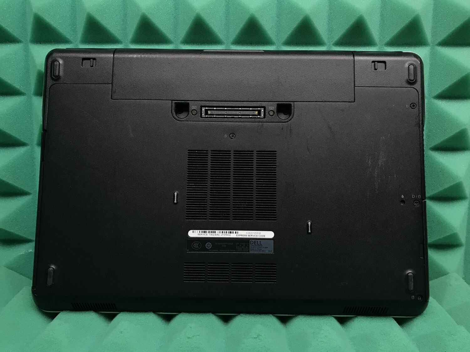 Ноутбук Б-клас Dell Latitude E6440 / 14" (1600x900) TN / Intel Core i5-4310M (2 (4) ядра по 2.7 - 3.4 GHz) / 4 GB DDR3 / 128 GB SSD / Intel HD Graphics 4600 / WebCam / DVD-RW / HDMI / Windows 10 ліцензія - Зображення 6