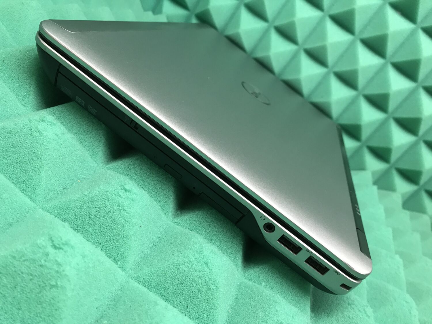 Ноутбук Б-клас Dell Latitude E6440 / 14" (1920x1080) IPS / Intel Core i5-4310M (2 (4) ядра по 2.7 - 3.4 GHz) / 4 GB DDR3 / 128 GB SSD / Intel HD Graphics 4600 / WebCam / DVD-RW / HDMI / Windows 10 ліцензія - Зображення 8