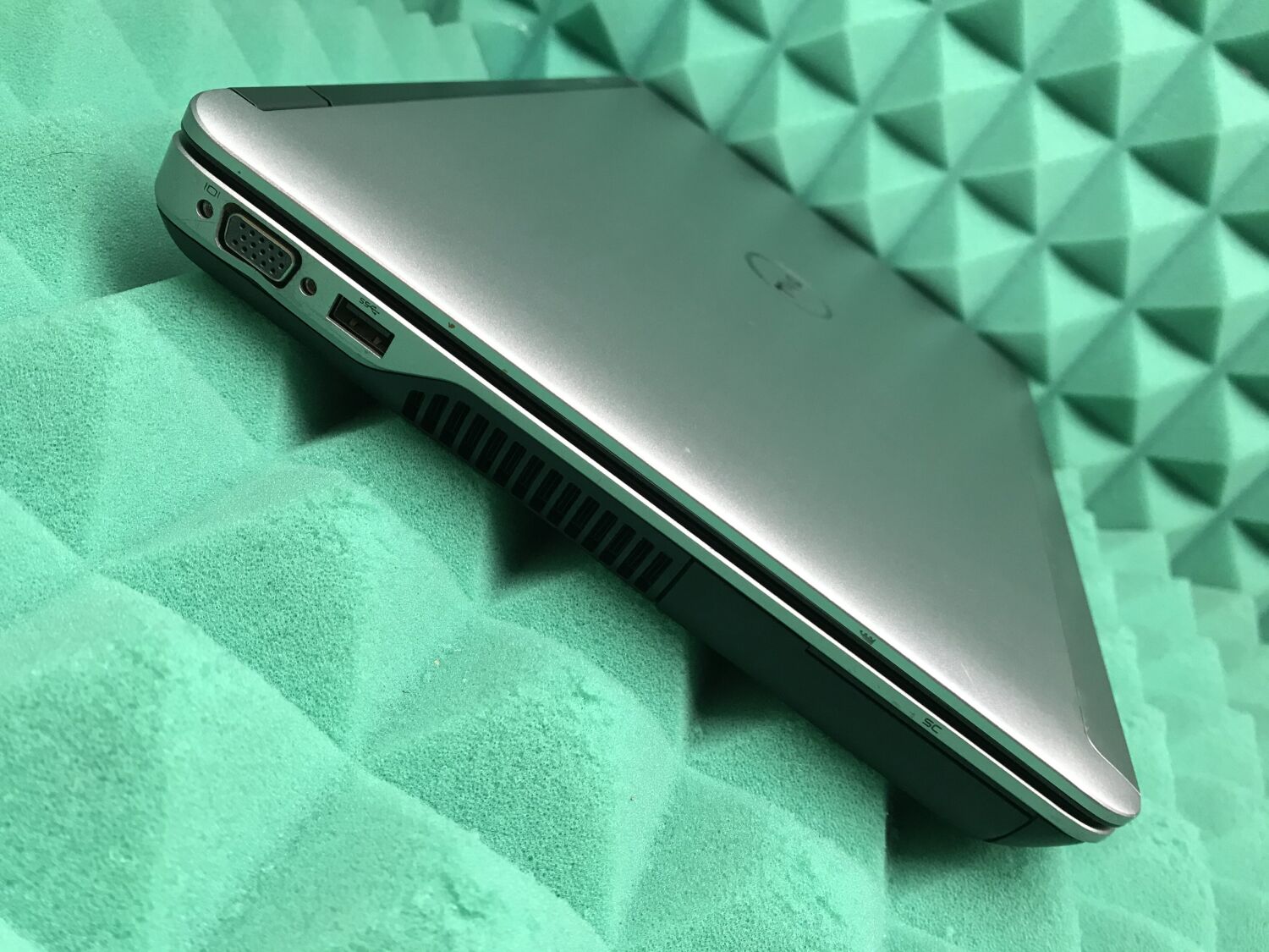 Ноутбук Б-клас Dell Latitude E6440 / 14" (1920x1080) IPS / Intel Core i5-4310M (2 (4) ядра по 2.7 - 3.4 GHz) / 4 GB DDR3 / 128 GB SSD / Intel HD Graphics 4600 / WebCam / DVD-RW / HDMI / Windows 10 ліцензія - Зображення 7