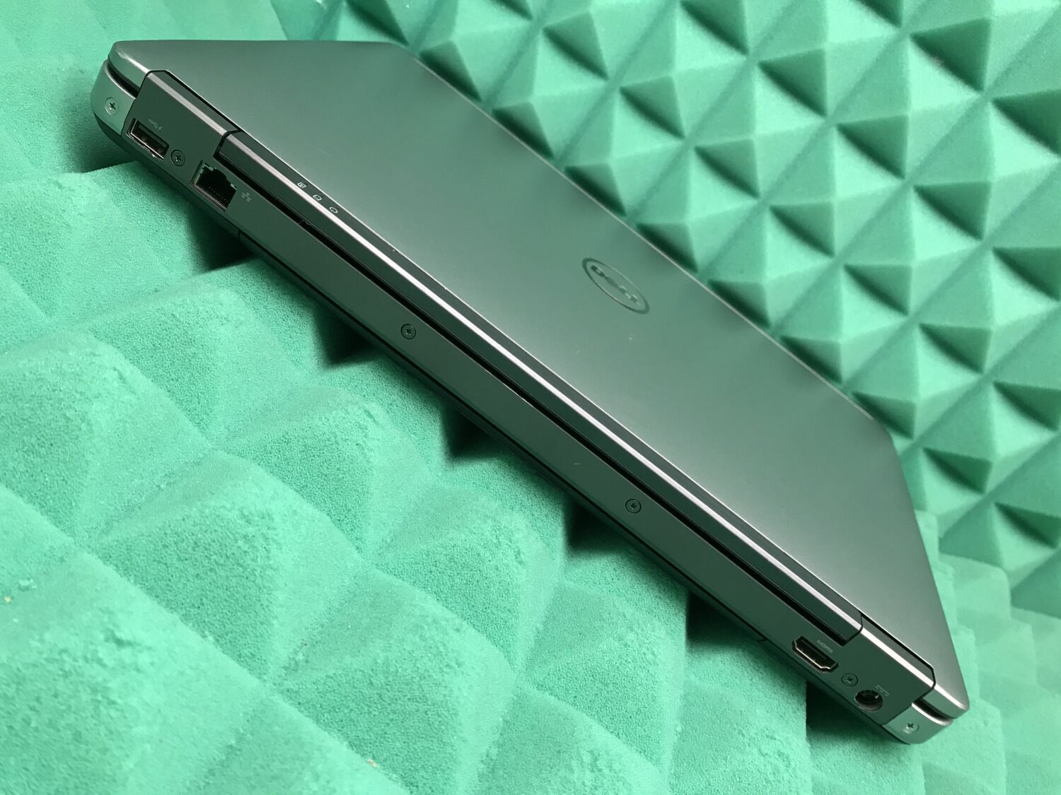 Ноутбук Б-клас Dell Latitude E6440 / 14" (1920x1080) IPS / Intel Core i5-4310M (2 (4) ядра по 2.7 - 3.4 GHz) / 4 GB DDR3 / 128 GB SSD / Intel HD Graphics 4600 / WebCam / DVD-RW / HDMI / Windows 10 ліцензія - Зображення 9