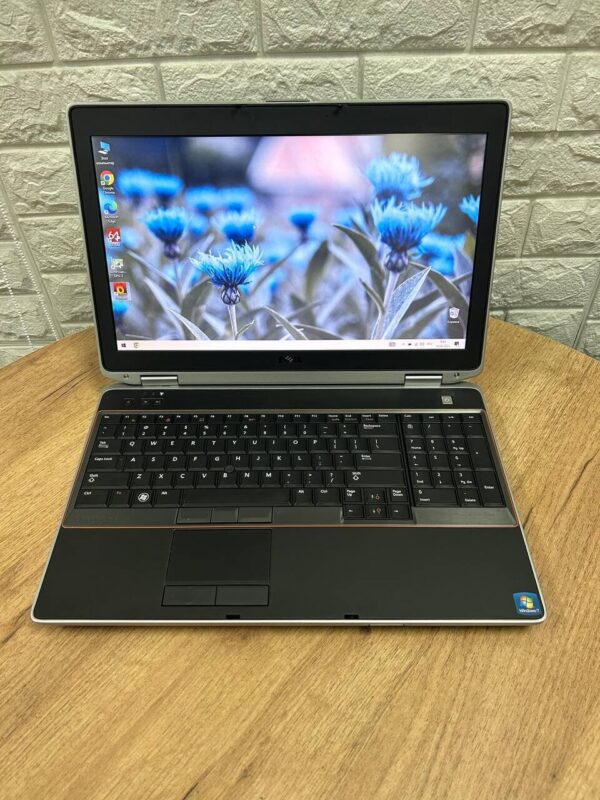 Ноутбук Б-клас Dell Latitude E6520 / 15.6" (1366x768) TN / Intel Core i5-2410M (2 (4) ядра по 2.3 - 2.9 GHz) / 4 GB DDR3 / 500 GB HDD / nVidia NVS 4200M, 1 GB GDDR3, 64-bit / HDMI - Зображення 2