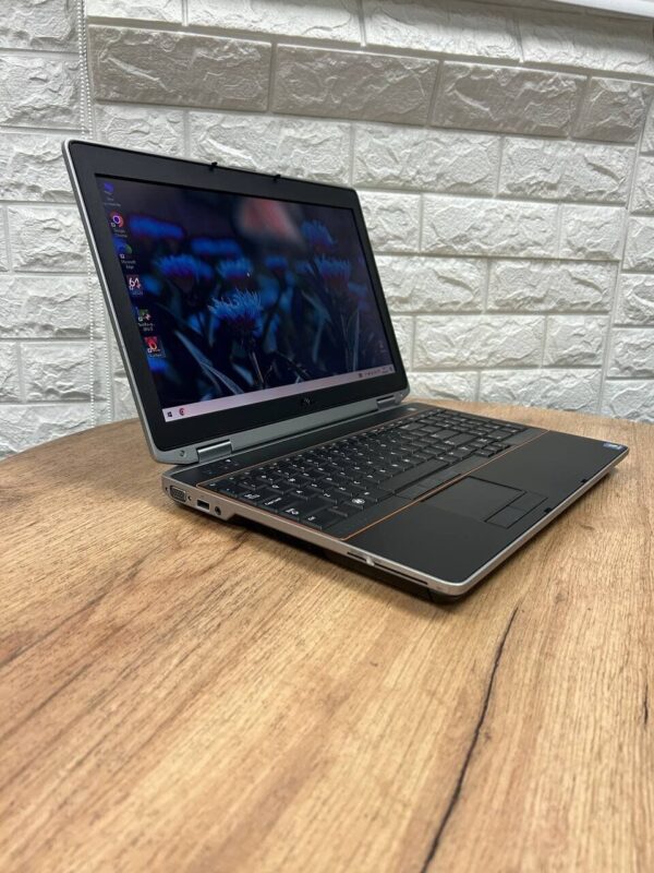 Ноутбук Б-клас Dell Latitude E6520 / 15.6" (1366x768) TN / Intel Core i5-2410M (2 (4) ядра по 2.3 - 2.9 GHz) / 4 GB DDR3 / 500 GB HDD / nVidia NVS 4200M, 1 GB GDDR3, 64-bit / HDMI - Зображення 4