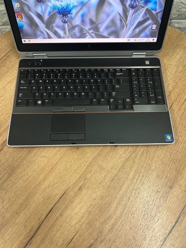 Ноутбук Б-клас Dell Latitude E6520 / 15.6" (1366x768) TN / Intel Core i5-2410M (2 (4) ядра по 2.3 - 2.9 GHz) / 4 GB DDR3 / 500 GB HDD / nVidia NVS 4200M, 1 GB GDDR3, 64-bit / HDMI - Зображення 3