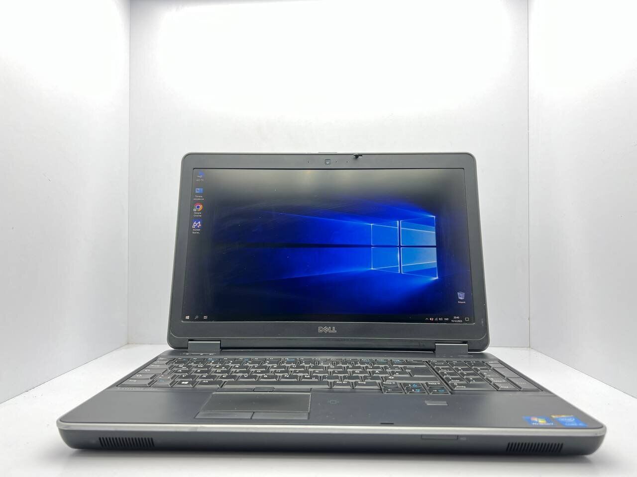 Ноутбук Б-клас Dell Latitude E6540 / 15.6" (1366x768) TN / Intel Core i5-4310M (2 (4) ядра по 2.7 - 3.4 GHz) / 4 GB DDR3 / 240 GB SSD / AMD Radeon HD 8790M, 2GB DDR5, 128-bit / WebCam - Зображення 2