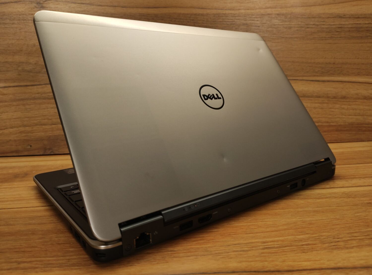 Ноутбук Б-клас Dell Latitude E7240 / 12.5" (1366x768) TN / Intel Core i5-4300U (2 (4) ядра по 1.9 - 2.9 GHz) / 4 GB DDR3 / 256 GB SSD / Intel HD Graphics 4400 / NO WebCam - Зображення 6