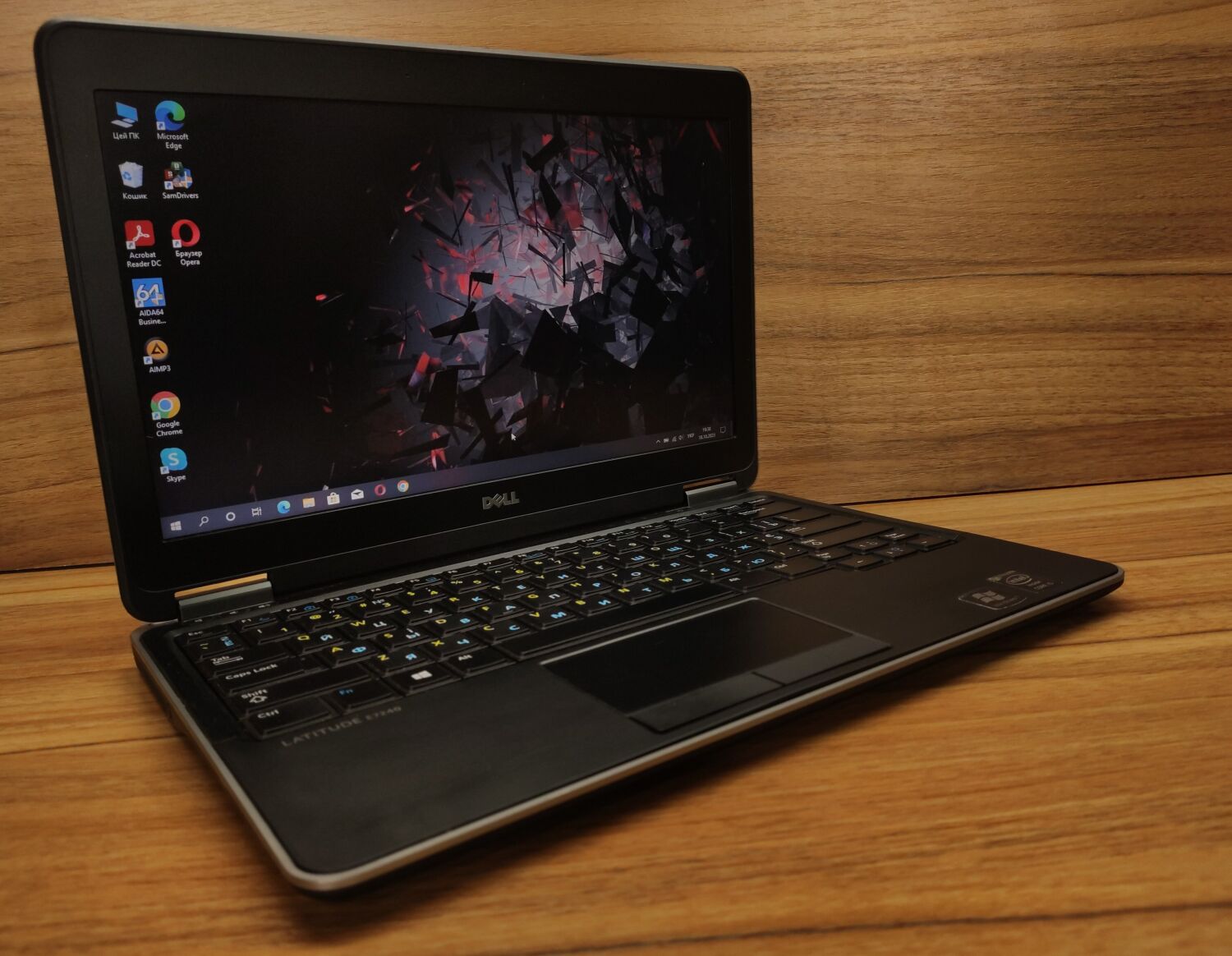 Ноутбук Б-клас Dell Latitude E7240 / 12.5" (1366x768) TN / Intel Core i5-4300U (2 (4) ядра по 1.9 - 2.9 GHz) / 4 GB DDR3 / 256 GB SSD / Intel HD Graphics 4400 / NO WebCam - Зображення 4