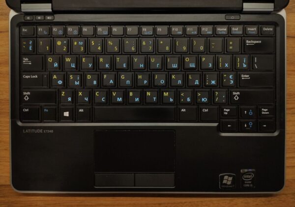 Ноутбук Б-клас Dell Latitude E7240 / 12.5" (1366x768) TN / Intel Core i5-4300U (2 (4) ядра по 1.9 - 2.9 GHz) / 4 GB DDR3 / 256 GB SSD / Intel HD Graphics 4400 / NO WebCam - Зображення 5