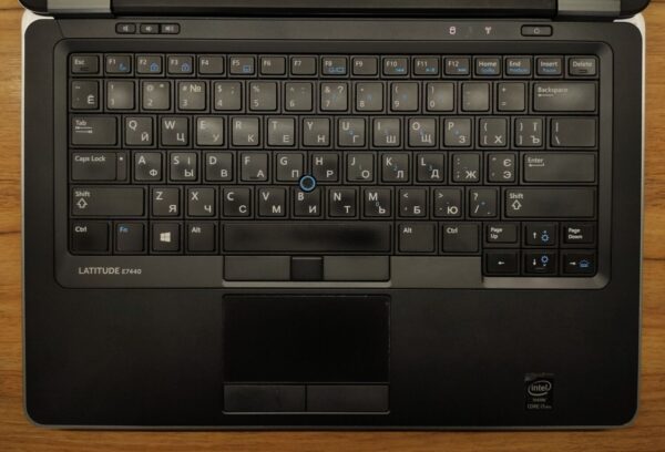 Ноутбук Б-клас Dell Latitude E7440 / 14" (1366x768) TN / Intel Core i7-4600U (2 (4) ядра по 2.1 - 3.3 GHz) / 8 GB DDR3 / 256 GB SSD / Intel HD Graphics 4400 / WebCam / Windows 10 - Зображення 5