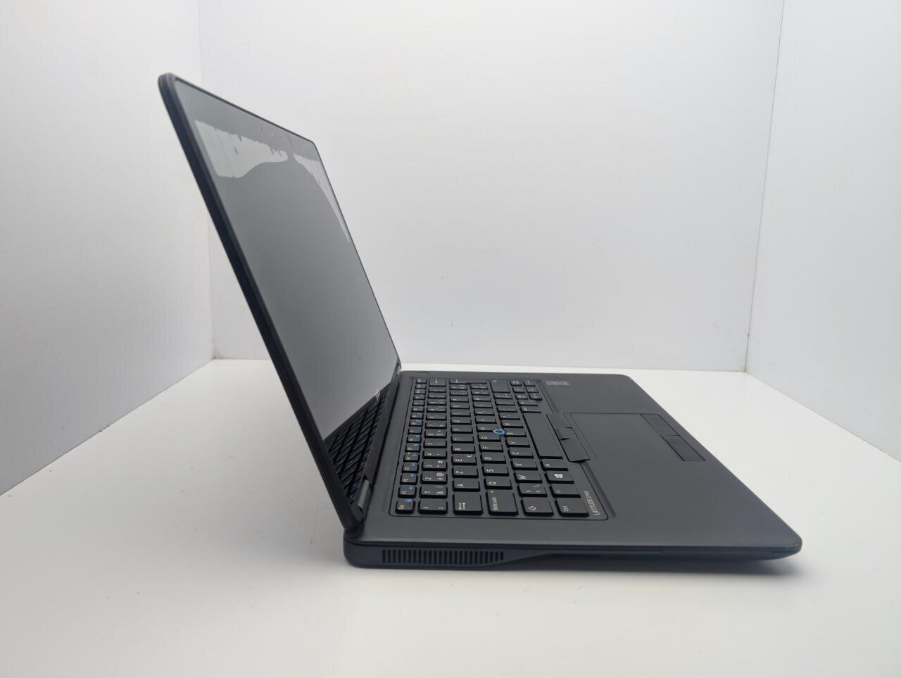 Ноутбук Б-клас Dell Latitude E7450 / 14" (1920x1080) IPS / Intel Core i7-5600U (2 (4) ядра по 2.6 - 3.2 GHz) / 4 GB DDR3 / 240 GB SSD / Intel HD Graphics 5500 / WebCam / HDMI - Зображення 3
