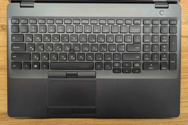Ноутбук Б-клас Dell Precision 3540 / 15.6" (1920x1080) IPS / Intel Core i5-8365U (4 (8) ядра по 1.6 - 4.1 GHz) / 16 GB DDR4 / 256 GB SSD / AMD Radeon Pro WX 2100, 2 GB GDDR5, 64-bit / WebCam / HDMI / Windows 10 - Зображення 4