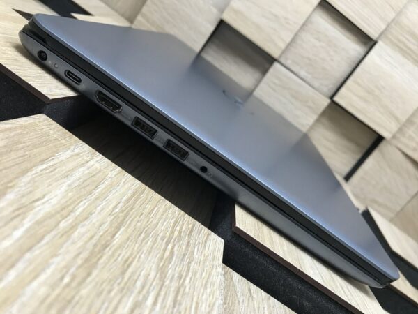 Ноутбук Б-клас Dell Vostro 5581 / 15.6" (1920x1080) IPS / Intel Core i5-8265U (4 (8) ядра по 1.6 - 3.9 GHz) / 8 GB DDR4 / 256 GB SSD M.2 / Intel UHD Graphics 620 / WebCam / HDMI / Windows 10 ліцензія - Зображення 5
