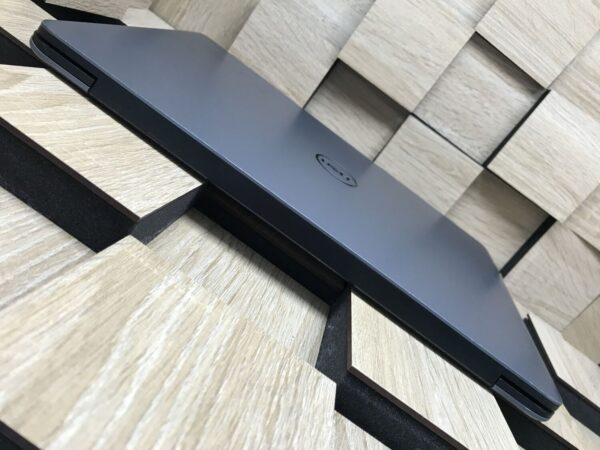 Ноутбук Б-клас Dell Vostro 5581 / 15.6" (1920x1080) IPS / Intel Core i5-8265U (4 (8) ядра по 1.6 - 3.9 GHz) / 8 GB DDR4 / 256 GB SSD M.2 / Intel UHD Graphics 620 / WebCam / HDMI / Windows 10 ліцензія - Зображення 7