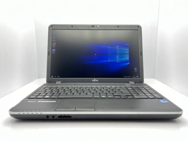 Ноутбук Б-клас Fujitsu LifeBook A512 / 15.6" (1366x768) TN / Intel Core i5-3110M (2 (4) ядра по 2.4 GHz) / 4 GB DDR3 / 250 GB HDD / Intel HD Graphics 4000 / WebCam - Зображення 2