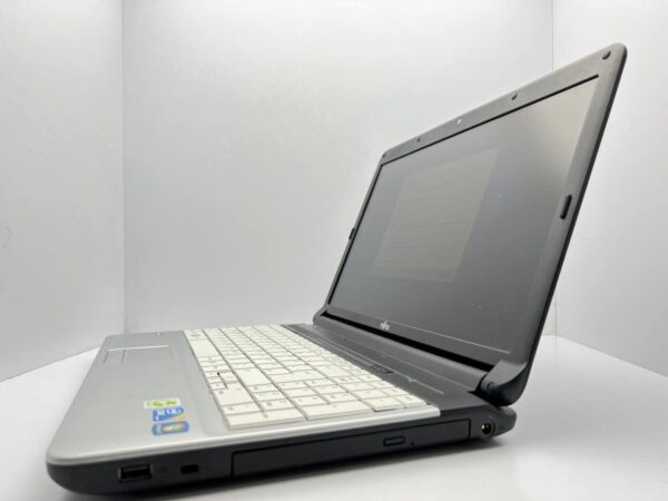 Ноутбук Б-клас Fujitsu LifeBook A530 / 15.6" (1366x768) TN / Intel Core i5-450M (2 (4) ядра по 2.4 - 2.66 GHz) / 4 GB DDR3 / 240 GB SSD / Intel HD Graphics / WebCam - Зображення 4