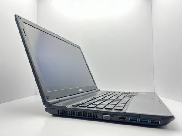 Ноутбук Б-клас Fujitsu Lifebook A532 / 15.6'' (1366x768) TN / Intel Core i5-3210M (2 (4) ядра по 2.5 - 3.1 GHz) / 4 GB DDR3 / 500 GB HDD / Intel HD Graphics 4000 / WebCam - Зображення 3