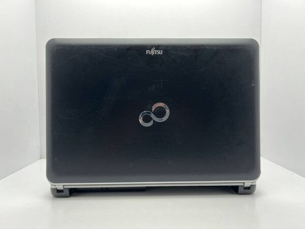 Ноутбук Б-клас Fujitsu LifeBook LH531 / 14" (1366x768) TN / Intel Core i5-2430M (2 (4) ядра по 2.4 - 3.0 GHz) / 4 GB DDR3 / 500 GB HDD / Intel HD Graphics 3000 / WebCam / Без батареи - Зображення 5