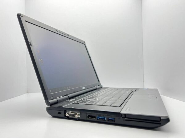 Ноутбук Б-клас Fujitsu LifeBook E752 / 15.6" (1366x768) TN / Intel Core i5-3320M (2 (4) ядра по 2.6 - 3.3 GHz) / 4 GB DDR3 / 240 GB SSD / Intel HD Graphics 4000 / WebCam - Зображення 3