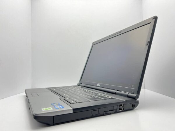 Ноутбук Б-клас Fujitsu LifeBook E752 / 15.6" (1366x768) TN / Intel Core i5-3320M (2 (4) ядра по 2.6 - 3.3 GHz) / 4 GB DDR3 / 240 GB SSD / Intel HD Graphics 4000 / WebCam - Зображення 4