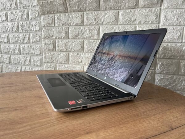 Ноутбук Б-клас HP 15-db0005dx / 15.6" (1366x768) TN Touch / AMD Ryzen 5 2500U (4 (8) ядра по 2.0 - 3.6 GHz) / 8 GB DDR4 / 128 GB SSD / AMD Radeon Vega 8 Graphics / WebCam / HDMI - Зображення 5
