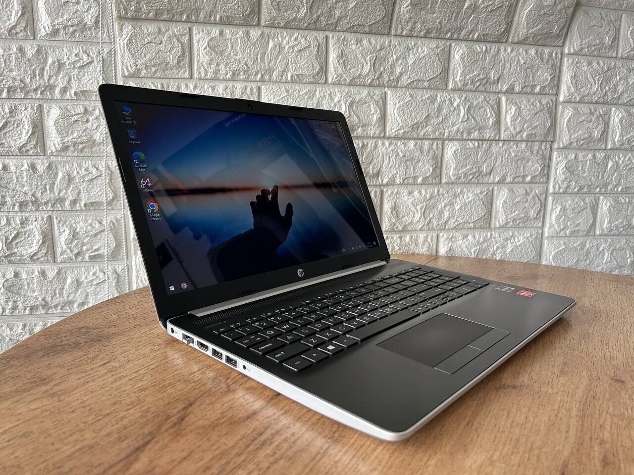 Ноутбук Б-клас HP 15-db0005dx / 15.6" (1366x768) TN Touch / AMD Ryzen 5 2500U (4 (8) ядра по 2.0 - 3.6 GHz) / 8 GB DDR4 / 128 GB SSD / AMD Radeon Vega 8 Graphics / WebCam / HDMI - Зображення 4