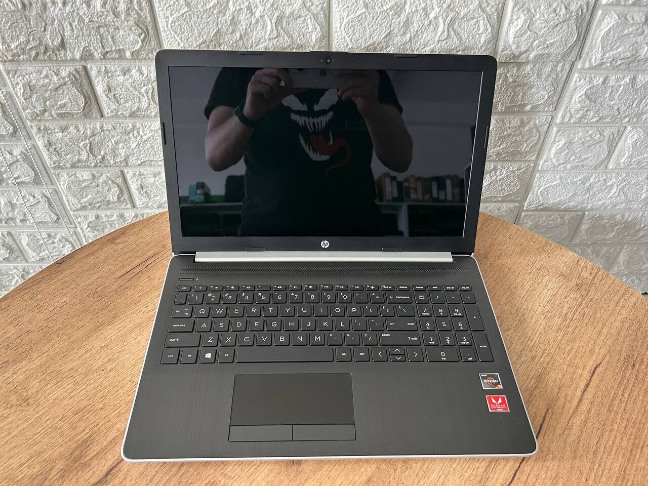 Ноутбук Б-клас HP 15-db0005dx / 15.6" (1366x768) TN Touch / AMD Ryzen 5 2500U (4 (8) ядра по 2.0 - 3.6 GHz) / 8 GB DDR4 / 128 GB SSD / AMD Radeon Vega 8 Graphics / WebCam / HDMI - Зображення 3