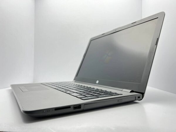 Ноутбук Б-клас HP 255 G6 / 15.6" (1366x768) TN / AMD E2-9000e (2 ядра по 1.5 - 2.0 GHz) / 4 GB DDR4 / 250 GB SSD / AMD Radeon R2 Graphics / WebCam - Зображення 4
