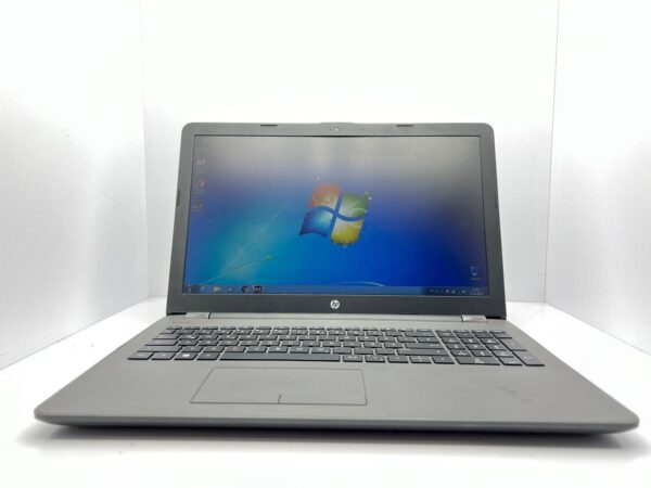 Ноутбук Б-клас HP 255 G6 / 15.6" (1366x768) TN / AMD E2-9000e (2 ядра по 1.5 - 2.0 GHz) / 4 GB DDR4 / 250 GB SSD / AMD Radeon R2 Graphics / WebCam - Зображення 2