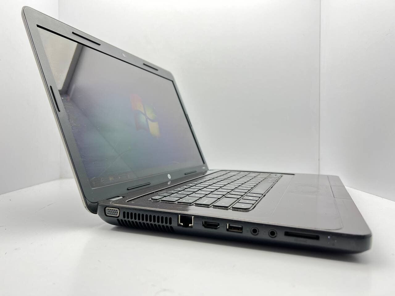 Ноутбук Б-клас HP 635 / 15.6" (1366x768) TN / AMD E-350 (2 ядра по 1.6 GHz) / 4 GB DDR3 / 120 GB SSD / AMD Radeon HD 6310 Graphics / WebCam - Зображення 3