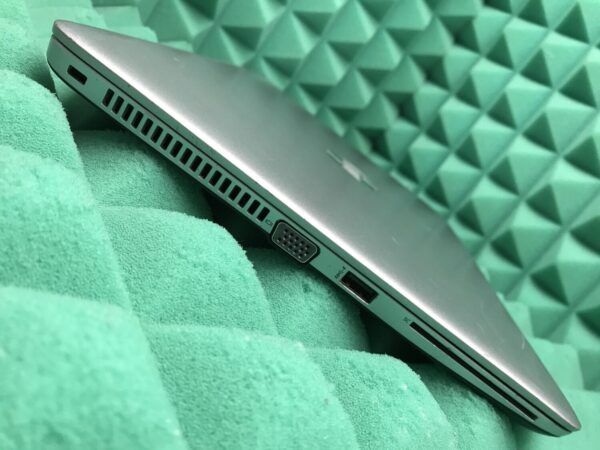 Ноутбук Б-клас HP EliteBook 840 G3 / 14" (1920x1080) IPS / Intel Core i5-6300U (2 (4) ядра по 2.4 - 3.0 GHz) / 8 GB DDR4 / 256 GB SSD / Intel HD Graphics 520 / WebCam / Fingerprint / DisplayPort - Зображення 5