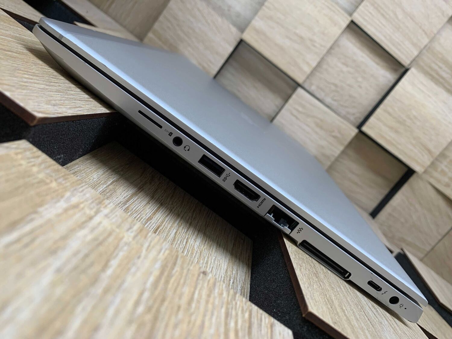 Ноутбук Б-клас HP EliteBook 840 G6 / 14" (1920x1080) IPS / Intel Core i5-8265U (4 (8) ядра по 1.6 - 3.9 GHz) / 8 GB DDR4 / 250 GB SSD M.2 / Intel UHD Graphics 620 / WebCam / HDMI - Зображення 6