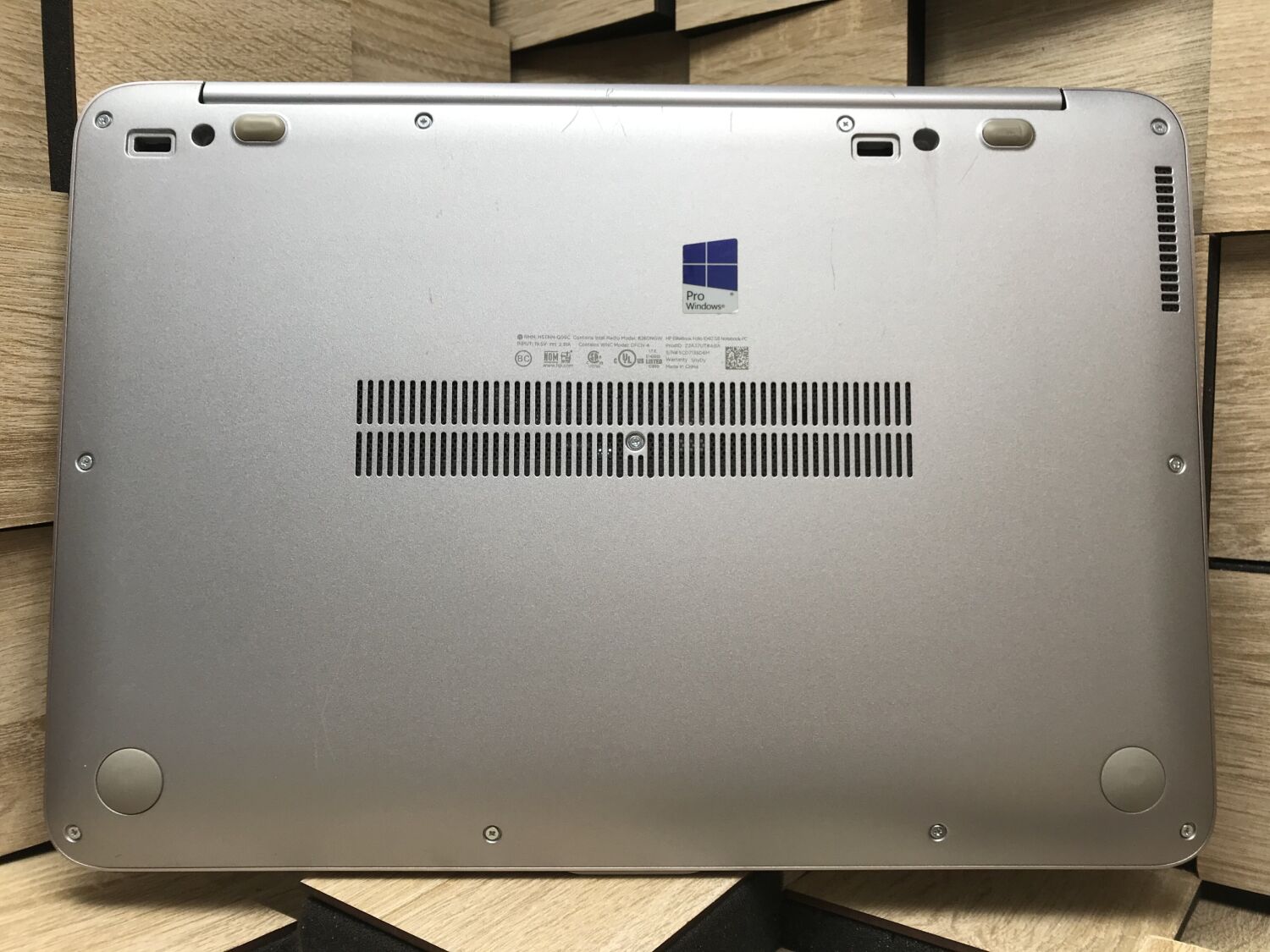 Ноутбук Б-клас HP EliteBook Folio 1040 G3 / 14" (2560x1440) IPS / Intel Core i5-6300U (2 (4) ядра по 2.4 - 3.0 GHz) / 16 GB DDR4 / 256 GB SSD / Intel HD Graphics 520 / WebCam / Windows 10 ліцензія - Зображення 10