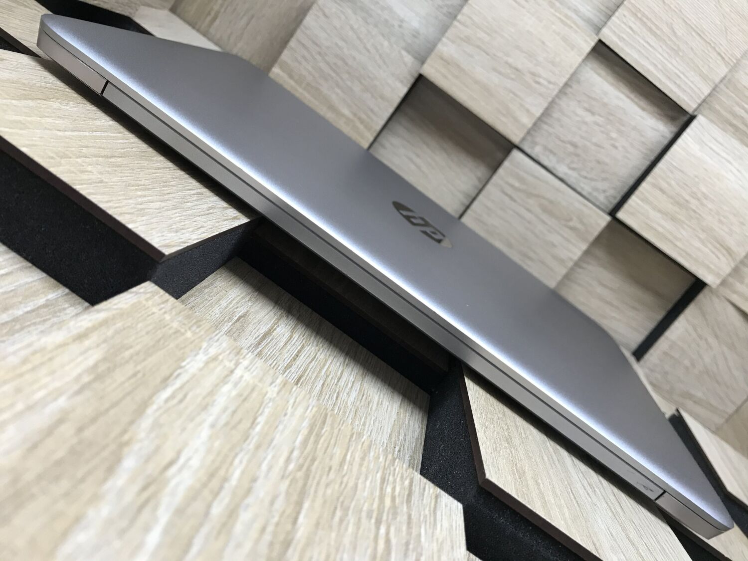 Ноутбук Б-клас HP EliteBook Folio 1040 G3 / 14" (2560x1440) IPS / Intel Core i5-6300U (2 (4) ядра по 2.4 - 3.0 GHz) / 16 GB DDR4 / 256 GB SSD / Intel HD Graphics 520 / WebCam / Windows 10 ліцензія - Зображення 7