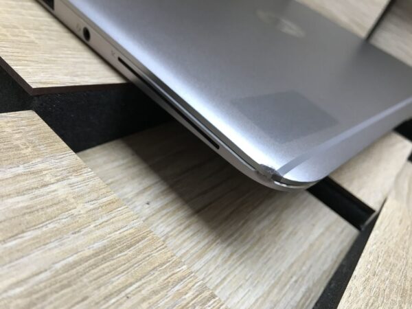 Ноутбук Б-клас HP EliteBook Folio 1040 G3 / 14" (2560x1440) IPS / Intel Core i5-6300U (2 (4) ядра по 2.4 - 3.0 GHz) / 16 GB DDR4 / 256 GB SSD / Intel HD Graphics 520 / WebCam / Windows 10 ліцензія - Зображення 8