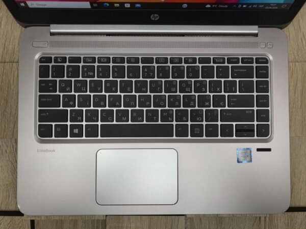 Ноутбук Б-клас HP EliteBook Folio 1040 G3 / 14" (2560x1440) IPS / Intel Core i5-6300U (2 (4) ядра по 2.4 - 3.0 GHz) / 16 GB DDR4 / 256 GB SSD / Intel HD Graphics 520 / WebCam / Windows 10 ліцензія - Зображення 4