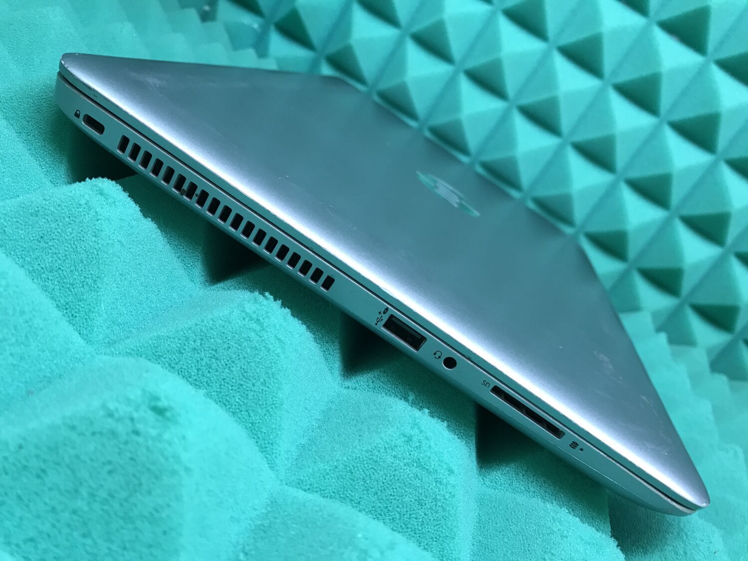 Ноутбук Б-клас HP ProBook 440 G4 / 14" (1920x1080) TN / Intel Core i7-7500U (2 (4) ядра по 2.7 - 3.5 GHz) / 8 GB DDR4 / 128 GB SSD / Intel HD Graphics 620 / WebCam / Fingerprint / HDMI - Зображення 7