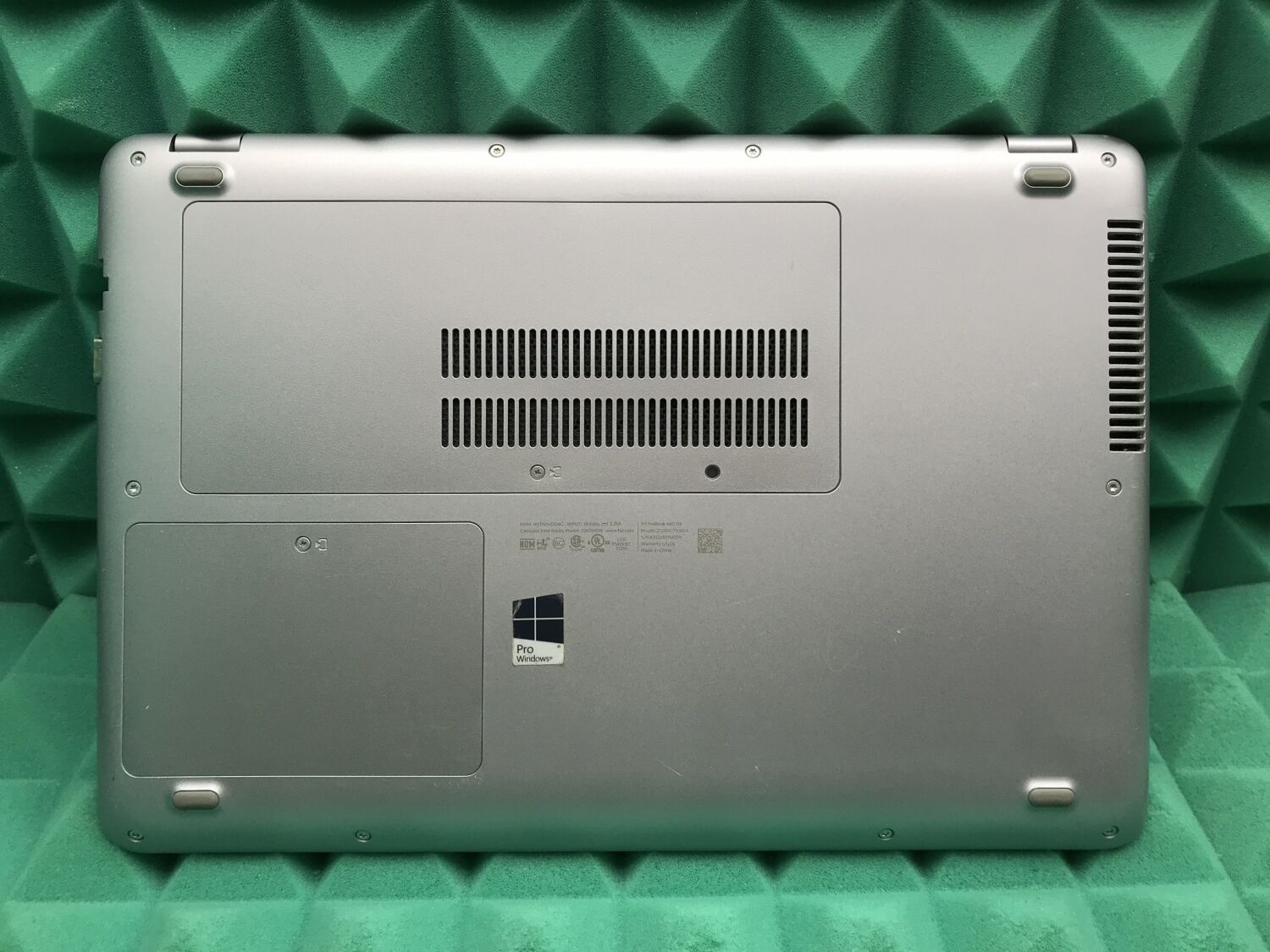 Ноутбук Б-клас HP ProBook 440 G4 / 14" (1920x1080) TN / Intel Core i7-7500U (2 (4) ядра по 2.7 - 3.5 GHz) / 8 GB DDR4 / 128 GB SSD / Intel HD Graphics 620 / WebCam / Fingerprint / HDMI - Зображення 6