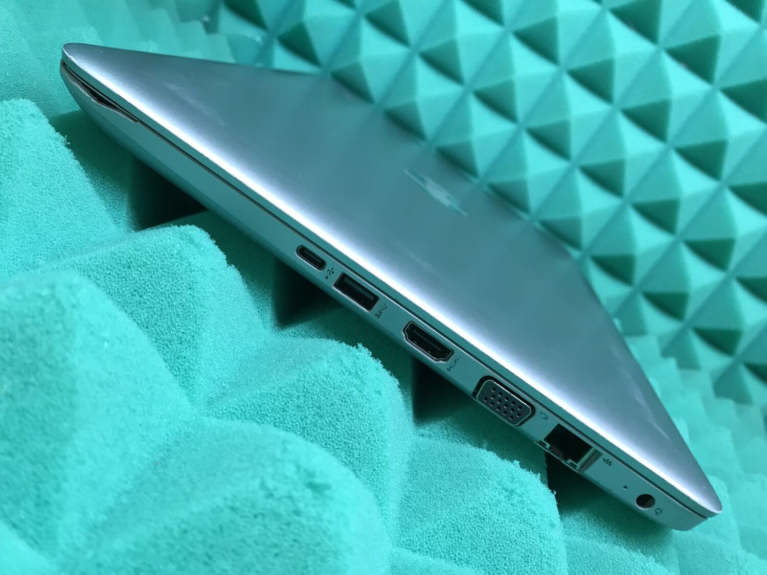 Ноутбук Б-клас HP ProBook 440 G4 / 14" (1920x1080) TN / Intel Core i7-7500U (2 (4) ядра по 2.7 - 3.5 GHz) / 8 GB DDR4 / 128 GB SSD / Intel HD Graphics 620 / WebCam / Fingerprint / HDMI - Зображення 8