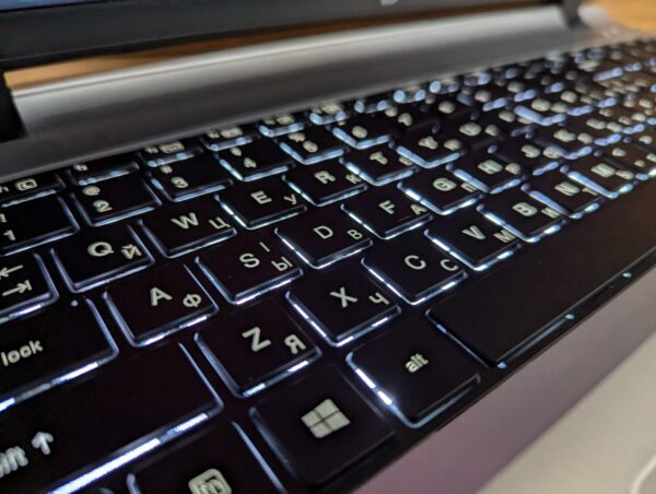 Ноутбук Б-клас HP ProBook 450 G3 / 15.6" (1366x768) TN / Intel Core i5-6200U (2 (4) ядра по 2.3 - 2.8 GHz) / 8 GB DDR3 / 256 GB SSD / AMD Radeon R7 M340, 2 GB DDR3, 64-bit / WebCam / Fingerprint / Windows 10 - Зображення 6