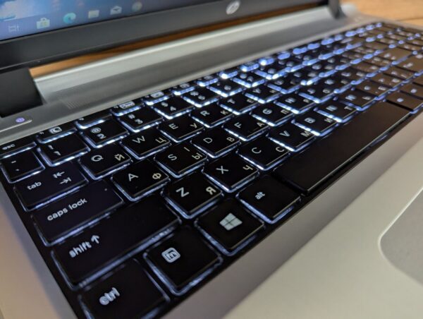 Ноутбук Б-клас HP ProBook 450 G3 / 15.6" (1366x768) TN / Intel Core i7-6500U (2 (4) ядра по 2.5 - 3.1 GHz) / 8 GB DDR3 / 240 GB SSD / AMD Radeon R7 M340, 2 GB DDR3, 64-bit / WebCam / Fingerprint / Windows 10 - Зображення 7