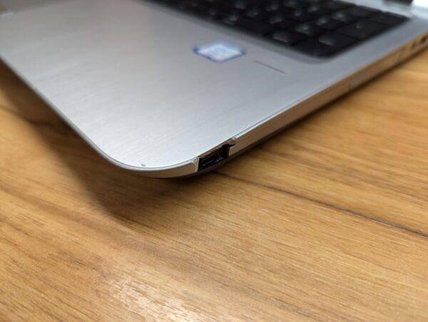Ноутбук Б-клас HP ProBook 450 G3 / 15.6" (1366x768) TN / Intel Core i7-6500U (2 (4) ядра по 2.5 - 3.1 GHz) / 8 GB DDR3 / 240 GB SSD / AMD Radeon R7 M340, 2 GB DDR3, 64-bit / WebCam / Fingerprint / Windows 10 - Зображення 3