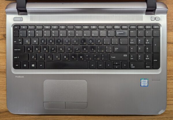 Ноутбук Б-клас HP ProBook 450 G3 / 15.6" (1920x1080) IPS / Intel Core i5-6200U (2 (4) ядра по 2.3 - 2.8 GHz) / 8 GB DDR3 / 240 GB SSD / Intel HD Graphics 520 / WebCam / TouchID / Windows 10 - Зображення 3