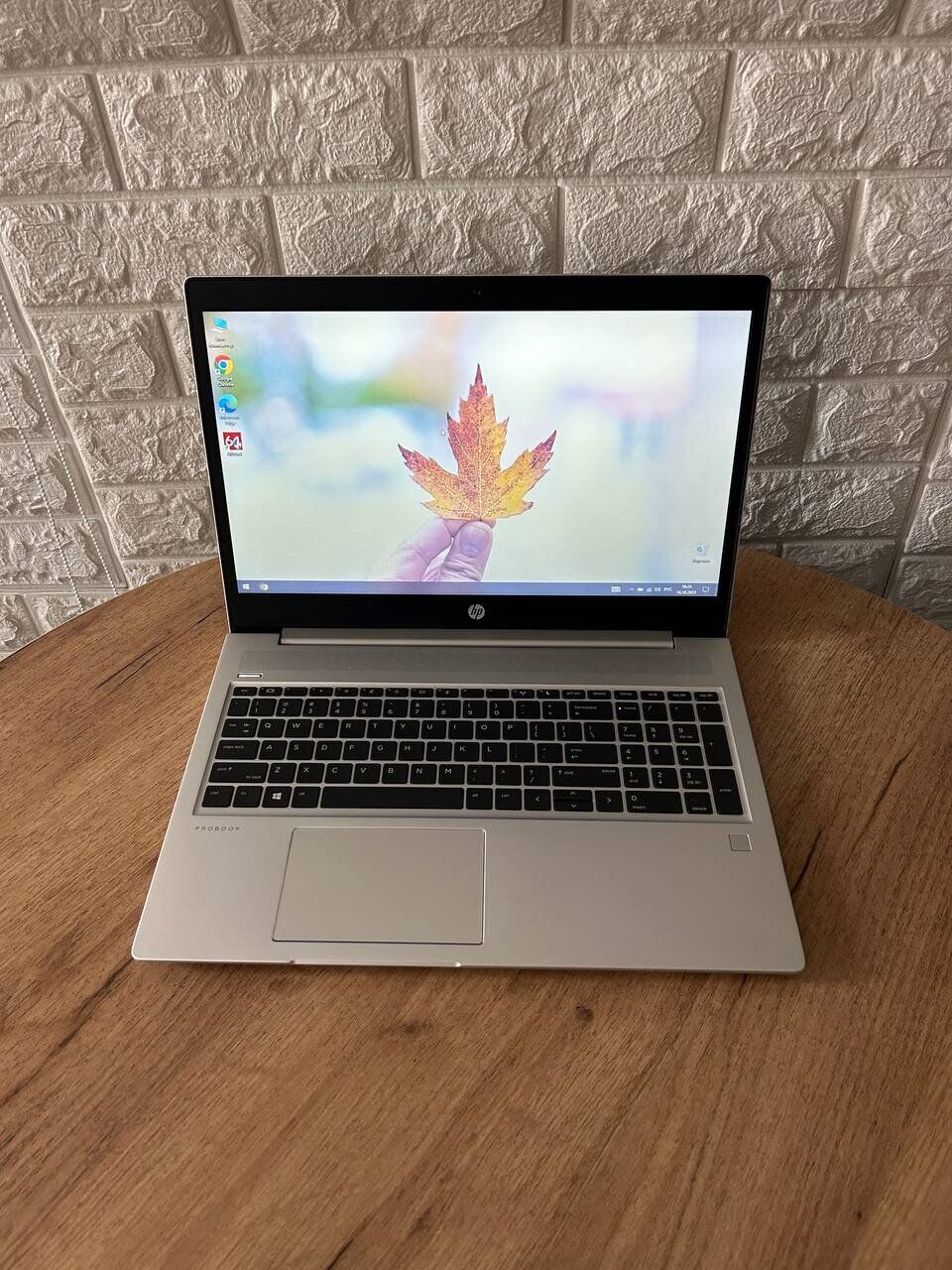 Ноутбук Б-клас HP ProBook 455R G6 / 15.6" (1366x768) TN / AMD Ryzen 3 3200U (2 (4) ядра по 2.6 - 3.5 GHz) / 8 GB DDR4 / 256 GB SSD / AMD Radeon Vega 3 Graphics / WebCam / HDMI - Зображення 2