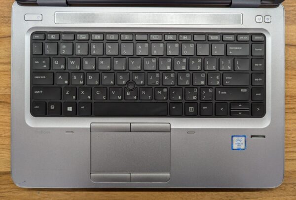 Ноутбук Б-клас HP ProBook 640 G2 / 14" (1366x768) TN / Intel Core i5-6300U (2 (4) ядра по 2.4 - 3.0 GHz) / 8 GB DDR4 / 256 GB SSD / Intel HD Graphics 520 / WebCam / Fingerprint / Windows 10 - Зображення 4