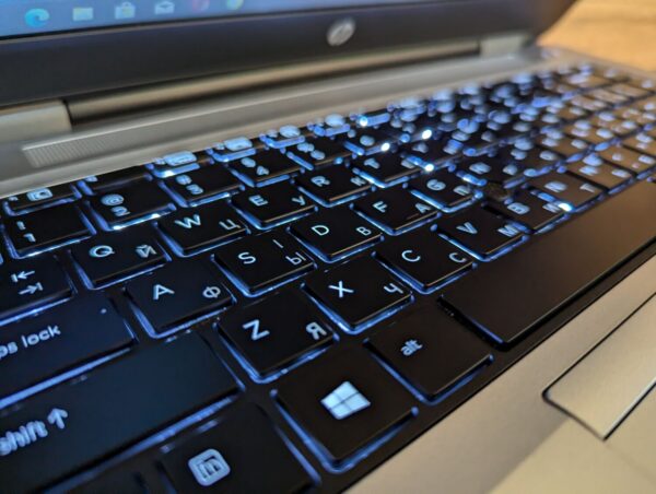 Ноутбук Б-клас HP ProBook 640 G2 / 14" (1366x768) TN / Intel Core i5-6300U (2 (4) ядра по 2.4 - 3.0 GHz) / 8 GB DDR4 / 256 GB SSD / Intel HD Graphics 520 / WebCam / Fingerprint / Windows 10 - Зображення 7