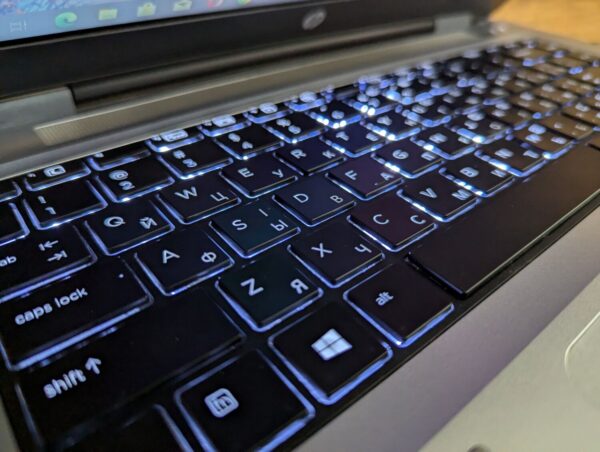 Ноутбук Б-клас HP ProBook 640 G2 / 14" (1920x1080) IPS / Intel Core i7-6600U (2 (4) ядра по 2.6 - 3.4 GHz) / 8 GB DDR4 / 240 GB SSD / Intel HD Graphics 520 / WebCam / TouchID / Windows 10 - Зображення 6