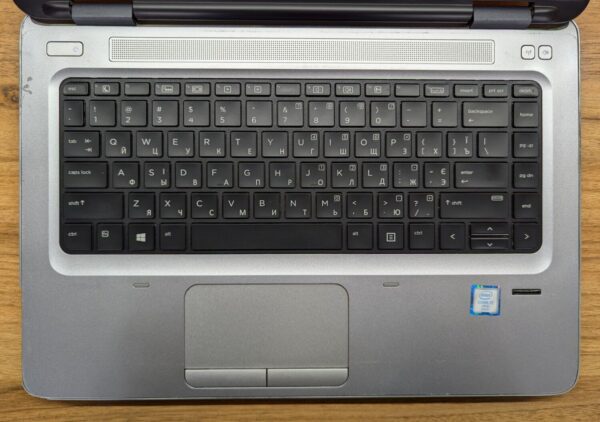 Ноутбук Б-клас HP ProBook 640 G2 / 14" (1920x1080) IPS / Intel Core i7-6600U (2 (4) ядра по 2.6 - 3.4 GHz) / 8 GB DDR4 / 240 GB SSD / Intel HD Graphics 520 / WebCam / TouchID / Windows 10 - Зображення 3