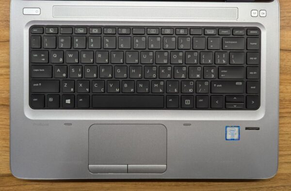 Ноутбук Б-клас HP ProBook 640 G2 / 14" (1920x1080) IPS / Intel Core i7-6600U (2 (4) ядра по 2.6 - 3.4 GHz) / 8 GB DDR4 / 256 GB SSD / Intel HD Graphics 520 / WebCam / Fingerprint / Windows 10 - Зображення 4