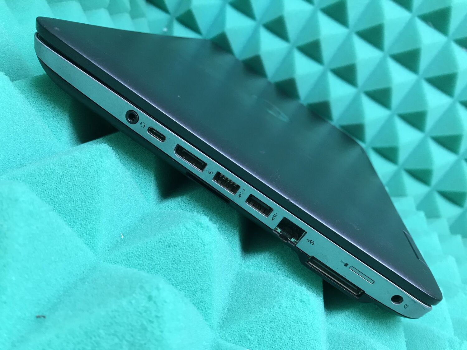 Ноутбук Б-клас HP ProBook 640 G2 / 14" (1920x1080) TN / Intel Core i5-6200U (2 (4) ядра по 2.3 - 2.8 GHz) / 8 GB DDR4 / 180 GB SSD / Intel HD Graphics 520 / WebCam / Fingerprint / BD-ROM / DisplayPort - Зображення 8